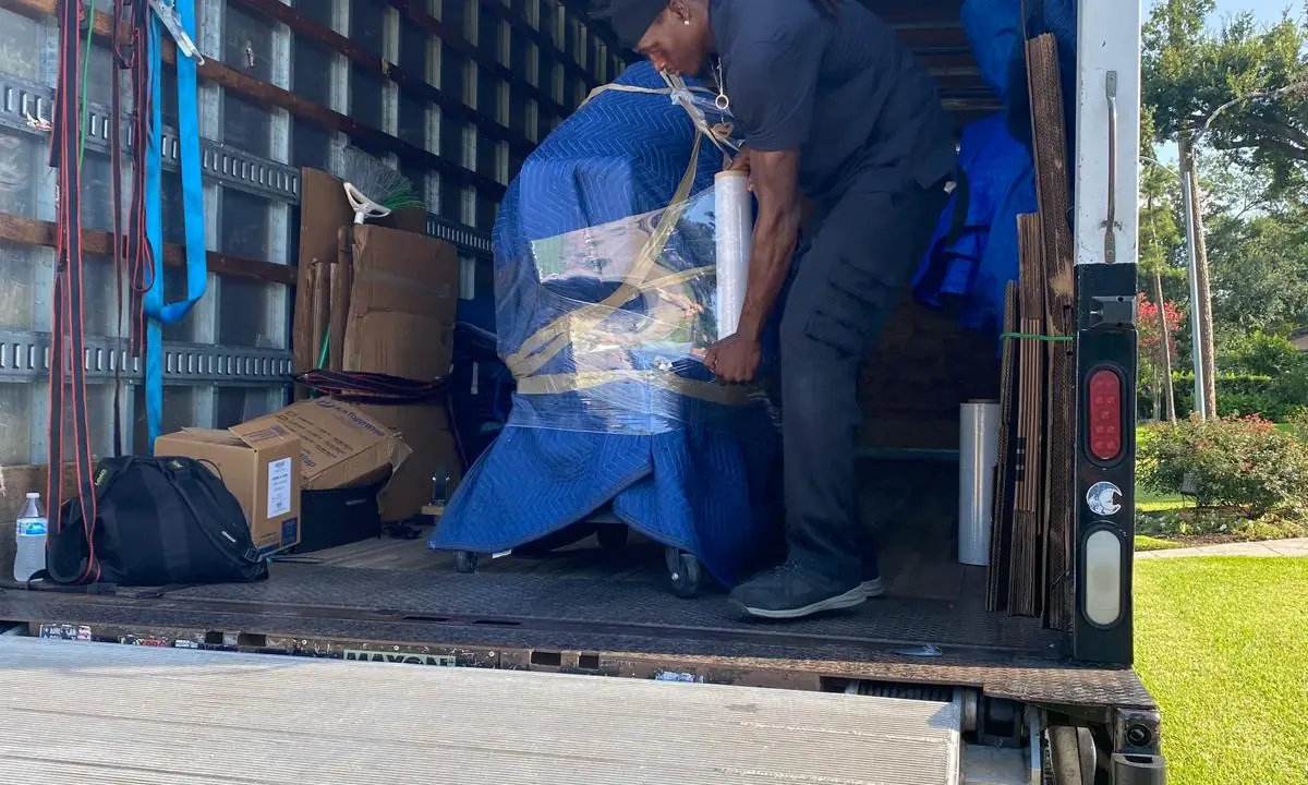 Bayou Movers crew and liftgate loading service available in Cypress, Texas