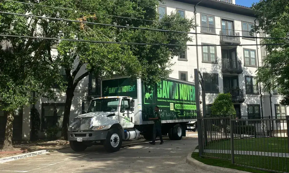 Bayou Movers apartment moving service available in EaDo, Texas