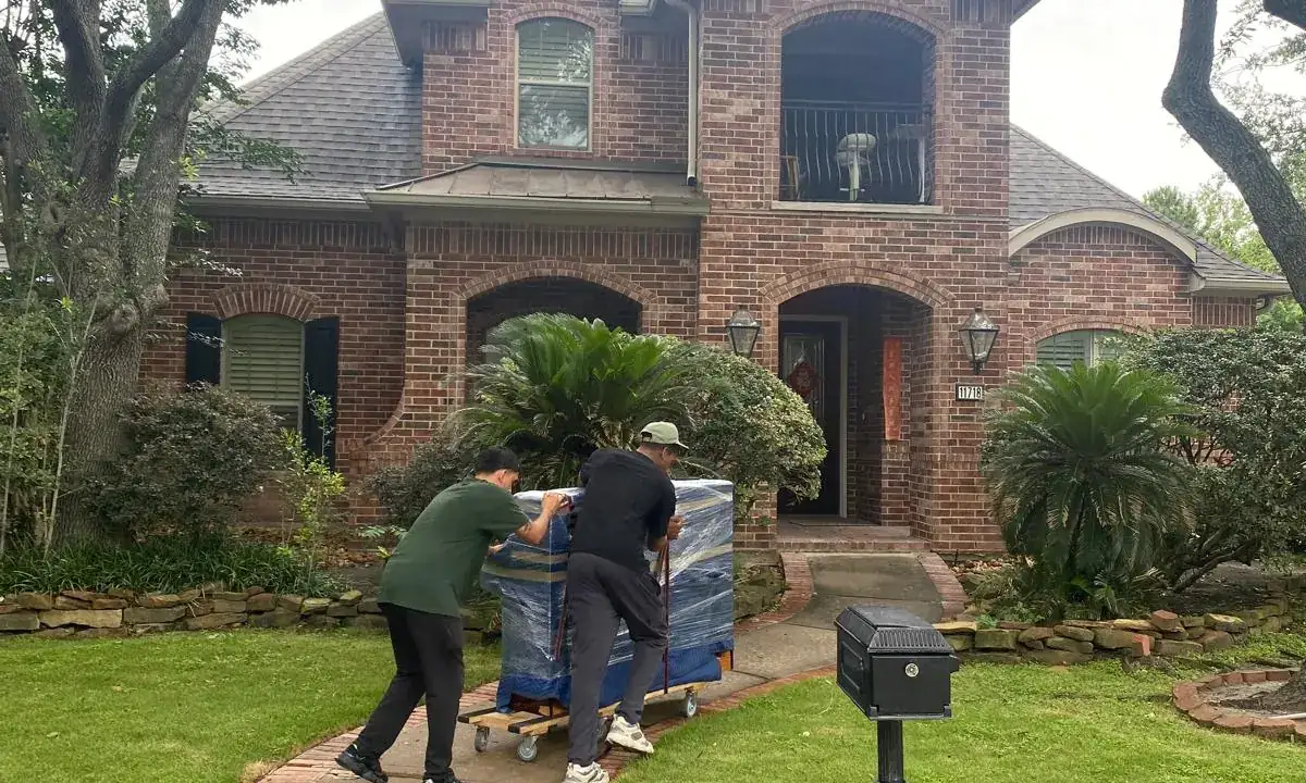 Bayou Movers truck supporting residential moves in Southside Place, Texas